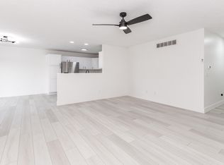 2805 Gill St, Bloomington, IL