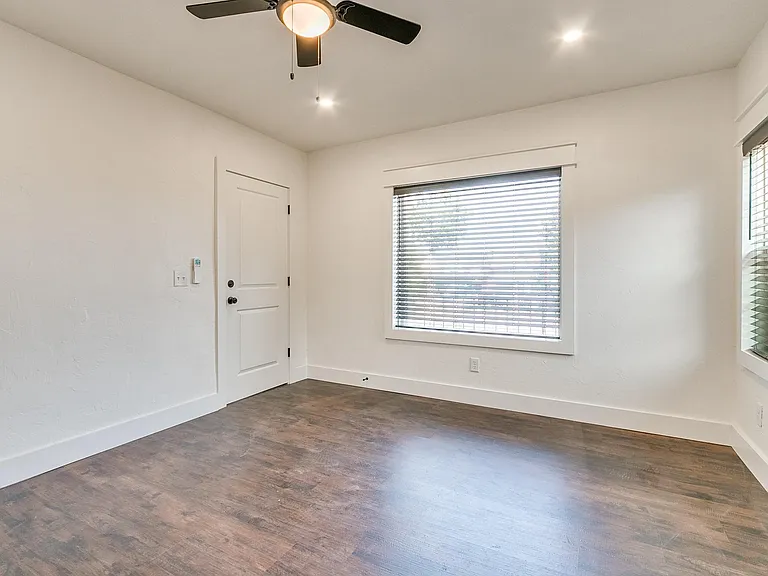 2409 N Robinson Ave #B — Photo 6