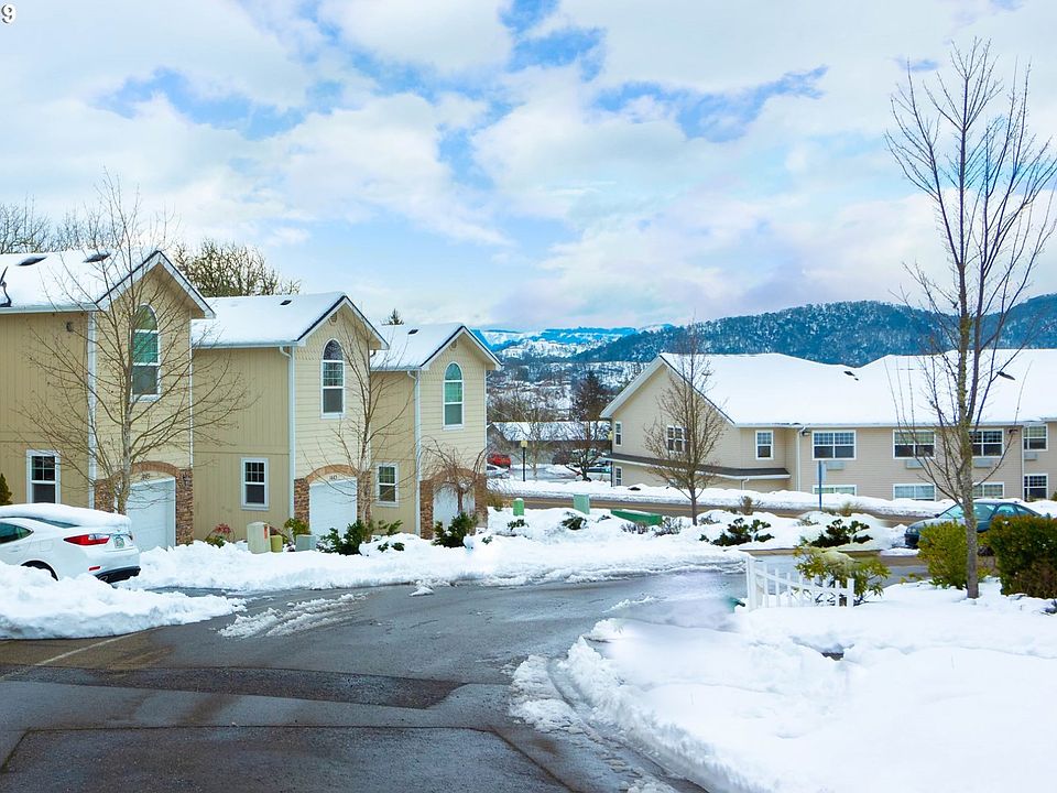 2nd image of 1453 NE Four Seasons Dr