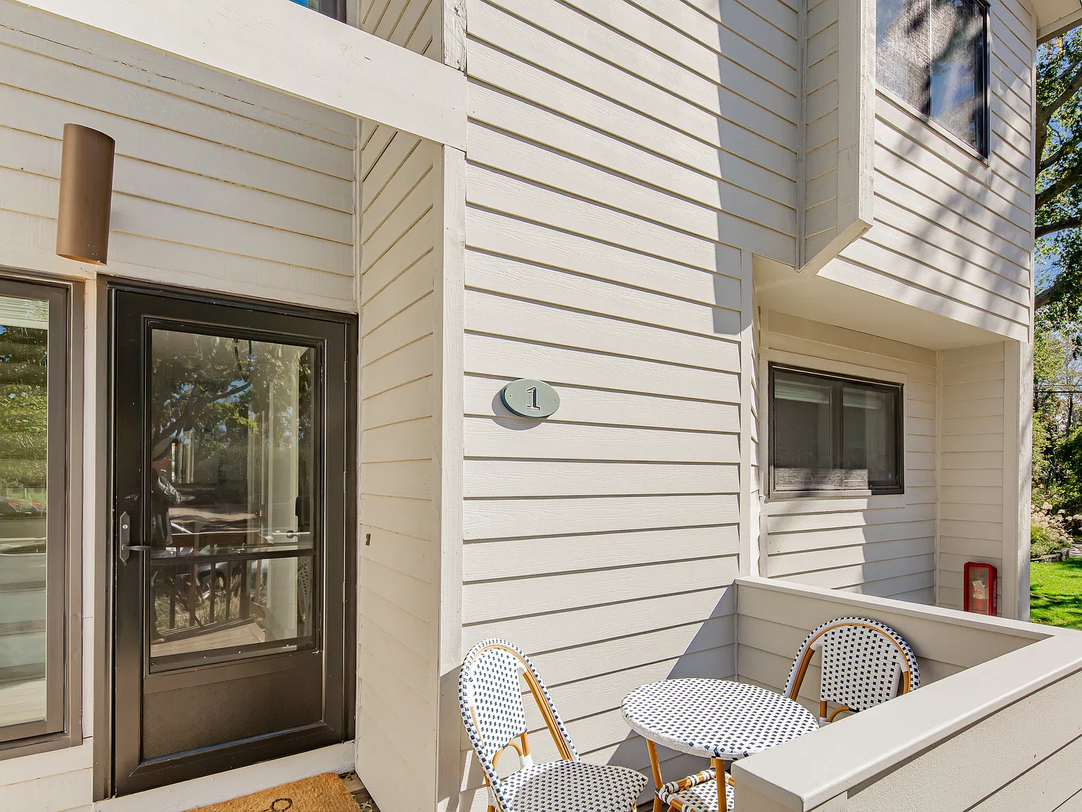 Stunning West Water Street Townhouse — Photo 2