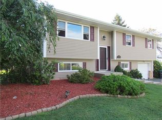 15 Sears Rd, Monroe, NY 10950