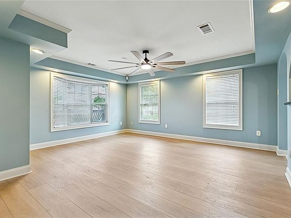 5th image of 124 Portage Pl