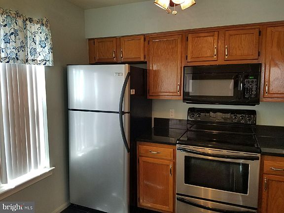 4th image of 9377 Scarlet Oak Dr