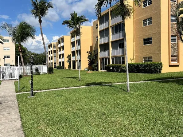 202 SE 10th St APT 308, Dania, FL 33004