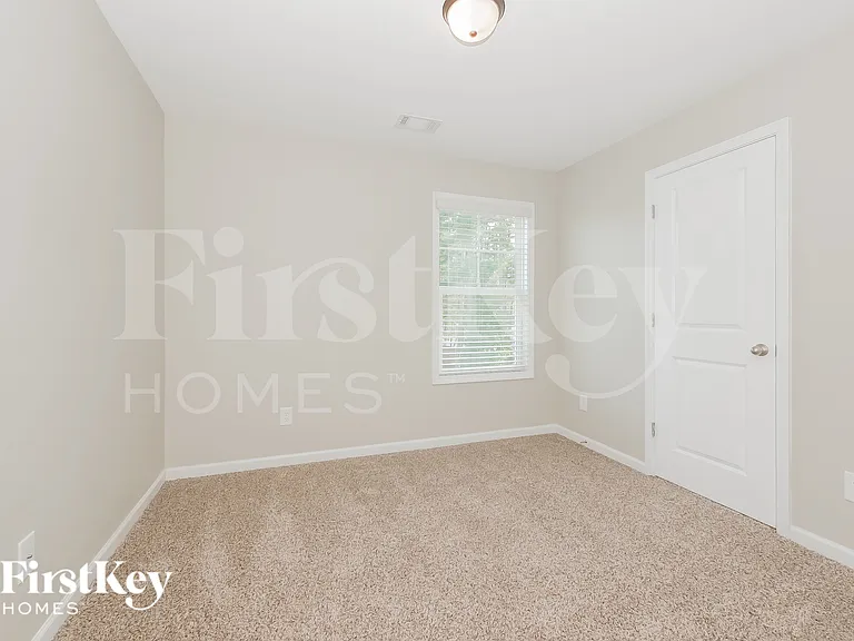 22F E Newnan Rd — Photo 11