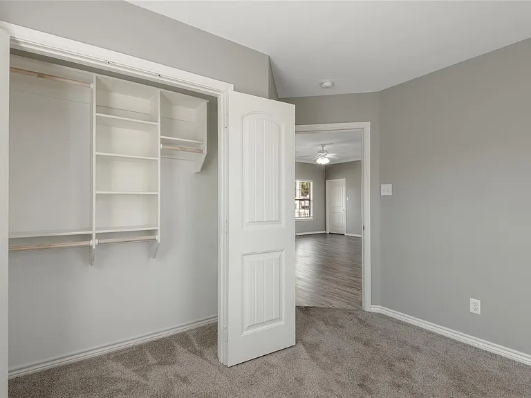 100 Shorewood Dr — Photo 21