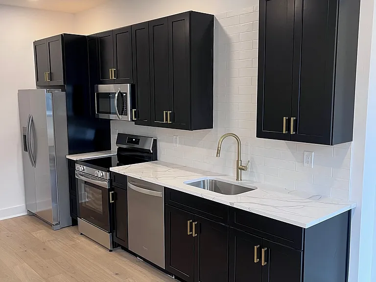 Designer Kitchens: High-end quartz countertops, elegant shaker cabinetry, custom tile backsplashes, and full-size stainless steel appliances. *Layout presented is from apartment 2 - each unit has a unique kitchen layout*