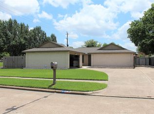 9746 Oakmont Dr, La Porte, TX 77571