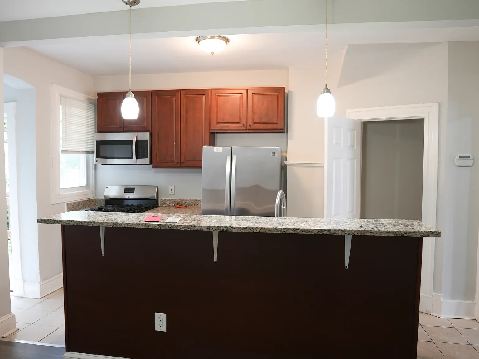3 bed, 1.5 bath, $2,000 — Photo 4