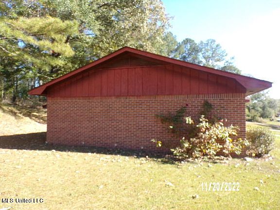 4th image of 4705 Benard Dr