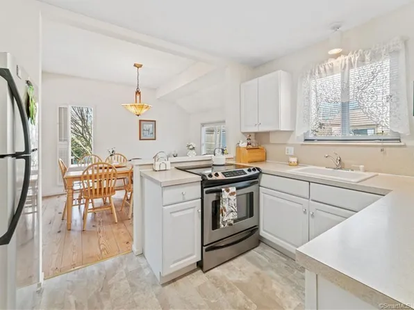 789 Heritage Village #B, Southbury, CT 06488