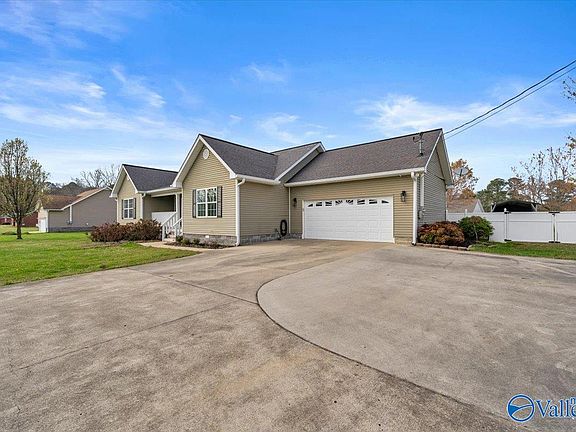 3rd image of 52 Hall Ln