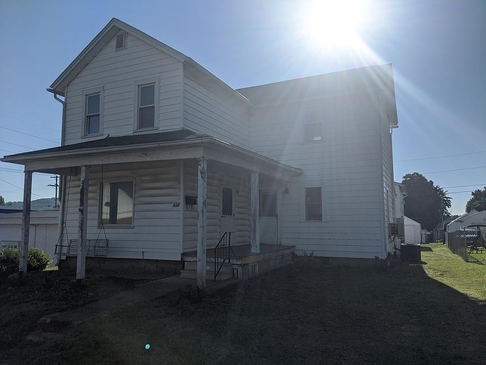 1st image of 830 N Pierce Ave