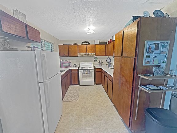 4th image of 15-2712 Hou St