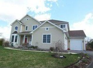 8935 Eden Ct, Crystal Lake, IL 60014