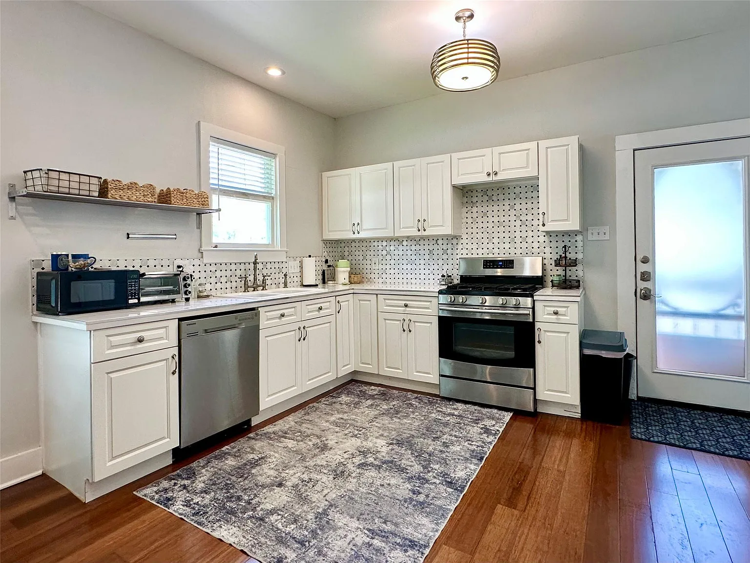 2 bed, 1.0 bath, 980 sqft, $1,950 — Photo 4