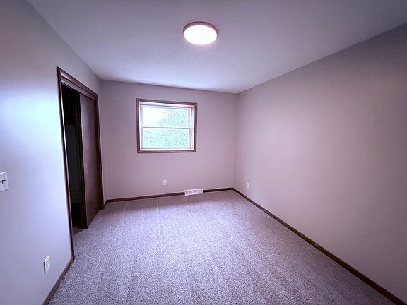 5th image of 4052 Canterbury Dr