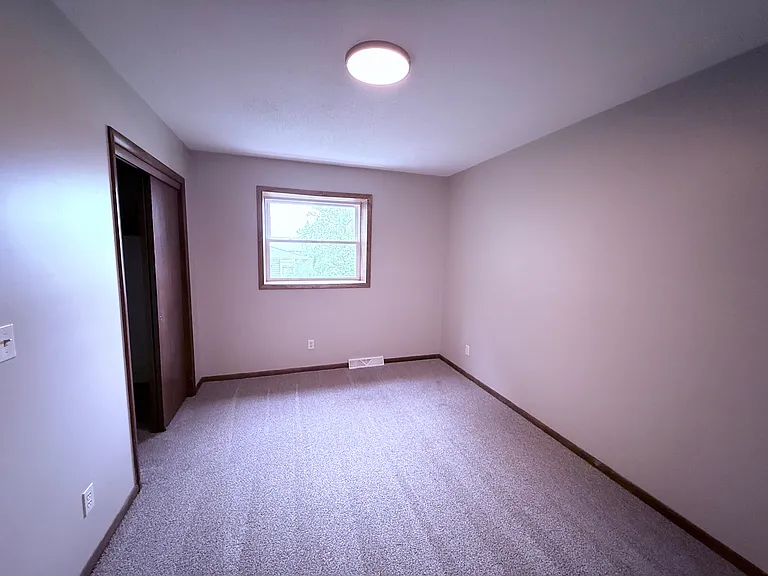 4052 Canterbury Dr — Photo 5