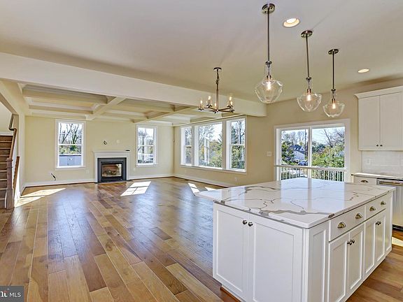 3rd image of 8753 Southern Oaks Pl