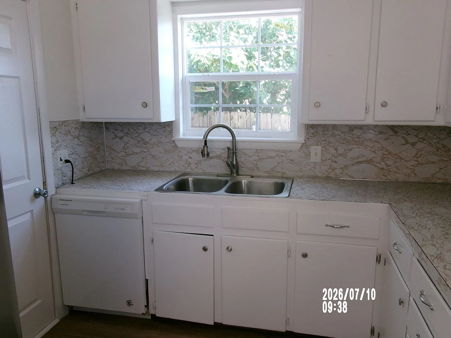 Move In Special: $200 Off Of The First Full Month's Rent! Very Nice Home Located In The Carraslan... — Photo 3