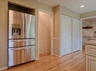 12736 Lincolnshire Dr, Rockville, MD