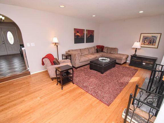 3rd image of 22 Countryside Ln