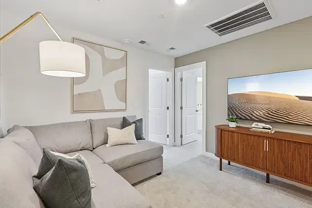 3 bed, 2.5 bath, 1646 sqft, $2,300 — Photo 4