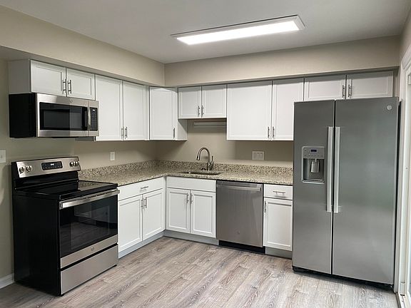 4th image of 1902 Yeager Ave NE APT 2
