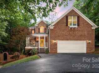 100 Gatewood Ln, Matthews, NC 28104