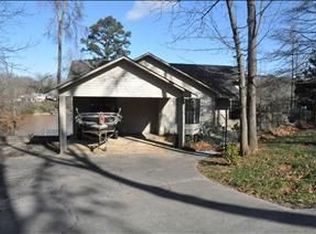 3212 Devault Rd, Louisville, TN 37777