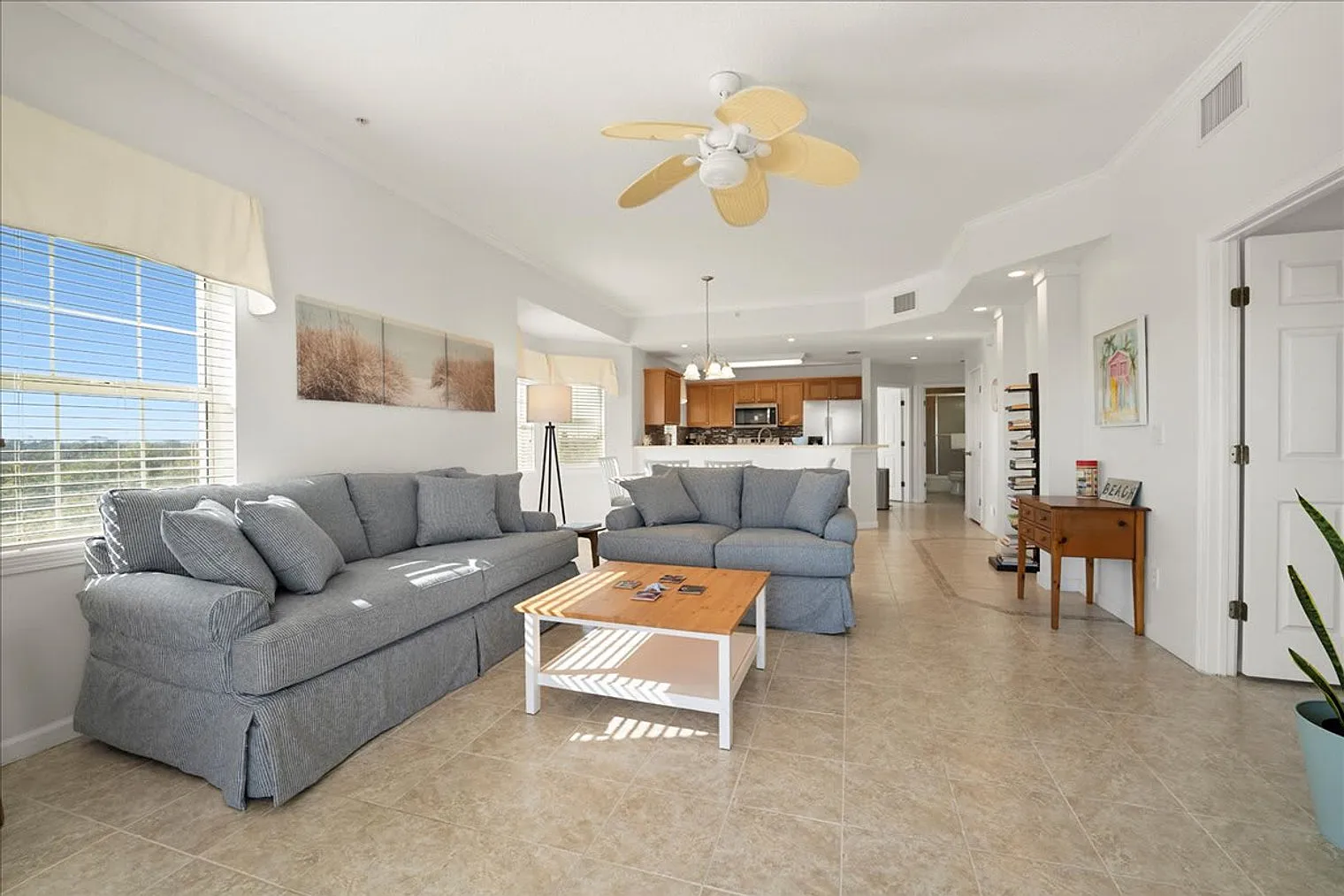 3 bed, 2.0 bath, 1517 sqft, $3,120 — Photo 2
