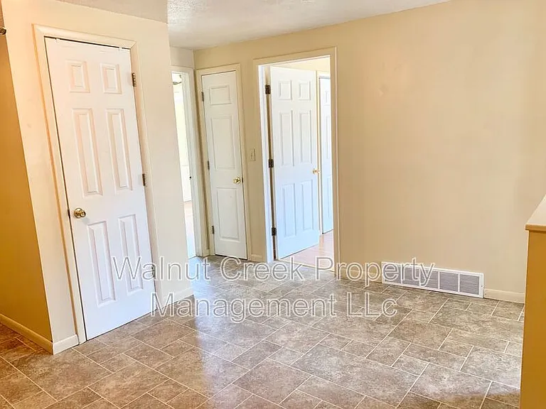215 W Lorain St #DOWN — Photo 4