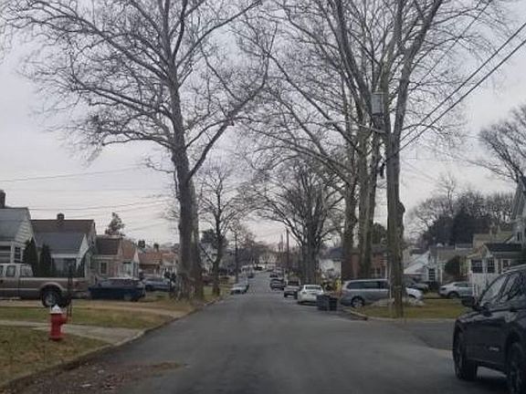 Exterior Neighborhood (street photo)