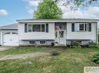 22 Vista Rd, Hamilton, NJ 08690