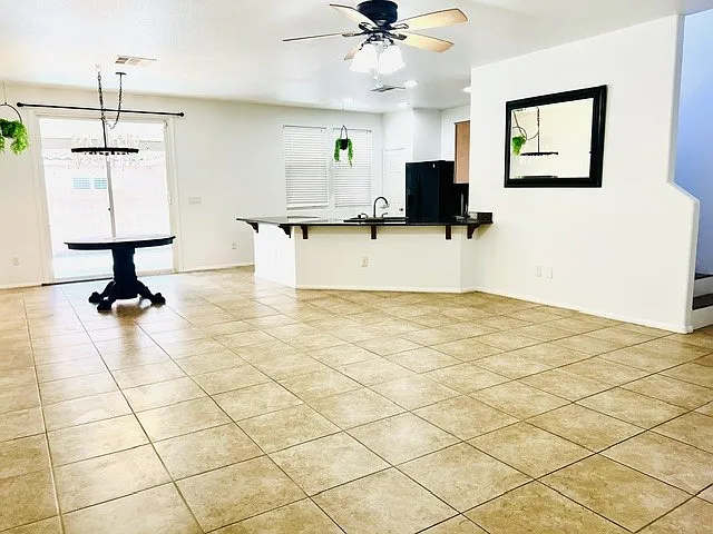 4 bed, 1840 sqft, $2,200 — Photo 2