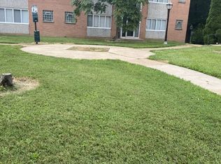 3845 Marietta Dr, Saint Louis, MO 63121