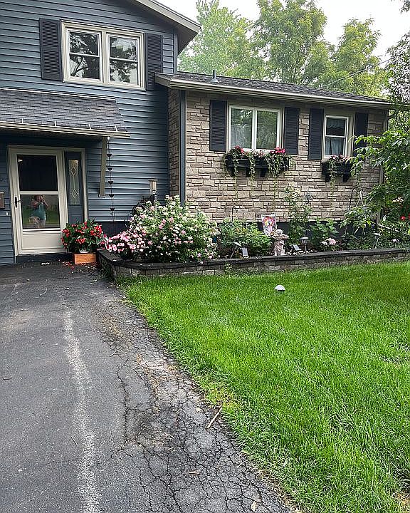 1st image of 202 Aldenwood Dr