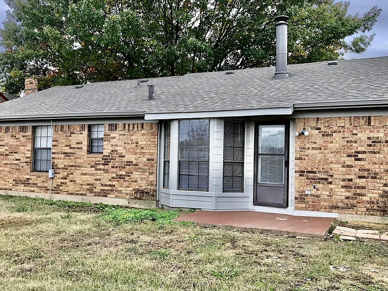 615 Valley Spring Dr — Photo 18