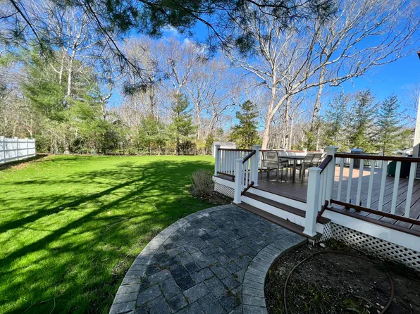 https://photos.zillowstatic.com/fp/8569febf4ea6b341b2fee0b7e91f6cf1-p_e.webp