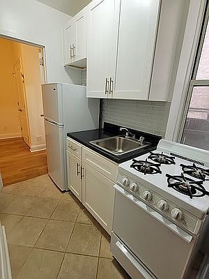 3rd image of 355 W 85th St APT 2
