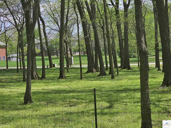 2360 W Country Club Dr, Sedalia, MO 65301