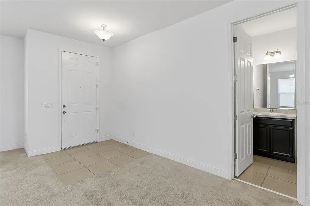 4 bed, 2.5 bath, 2332 sqft, $2,700 — Photo 4