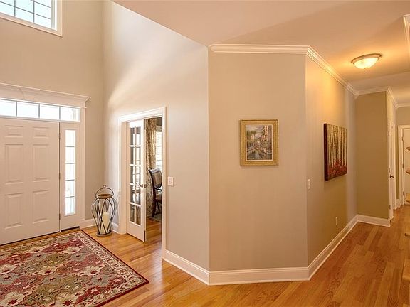 2nd image of 812 Knighthood Cir