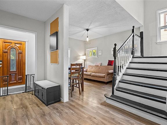5th image of 464 Grand Ave