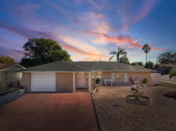 9006 Lunar Ln, Port Richey, FL 34668