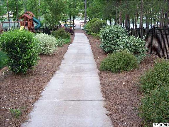 5th image of 406 Chapel Creek Dr