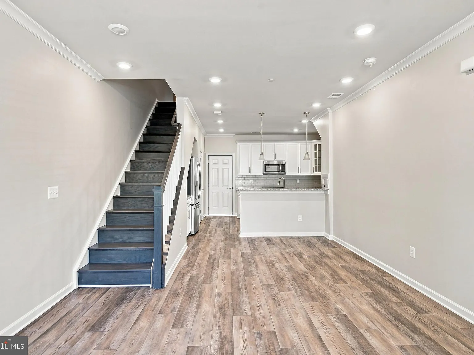 Kincora Land Bay D Condominium — Photo 3