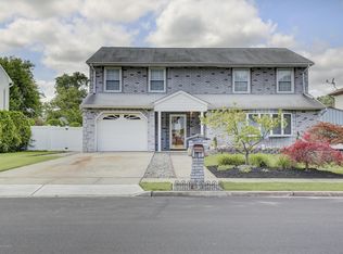 3 Colgate Ct, Hazlet, NJ 07730