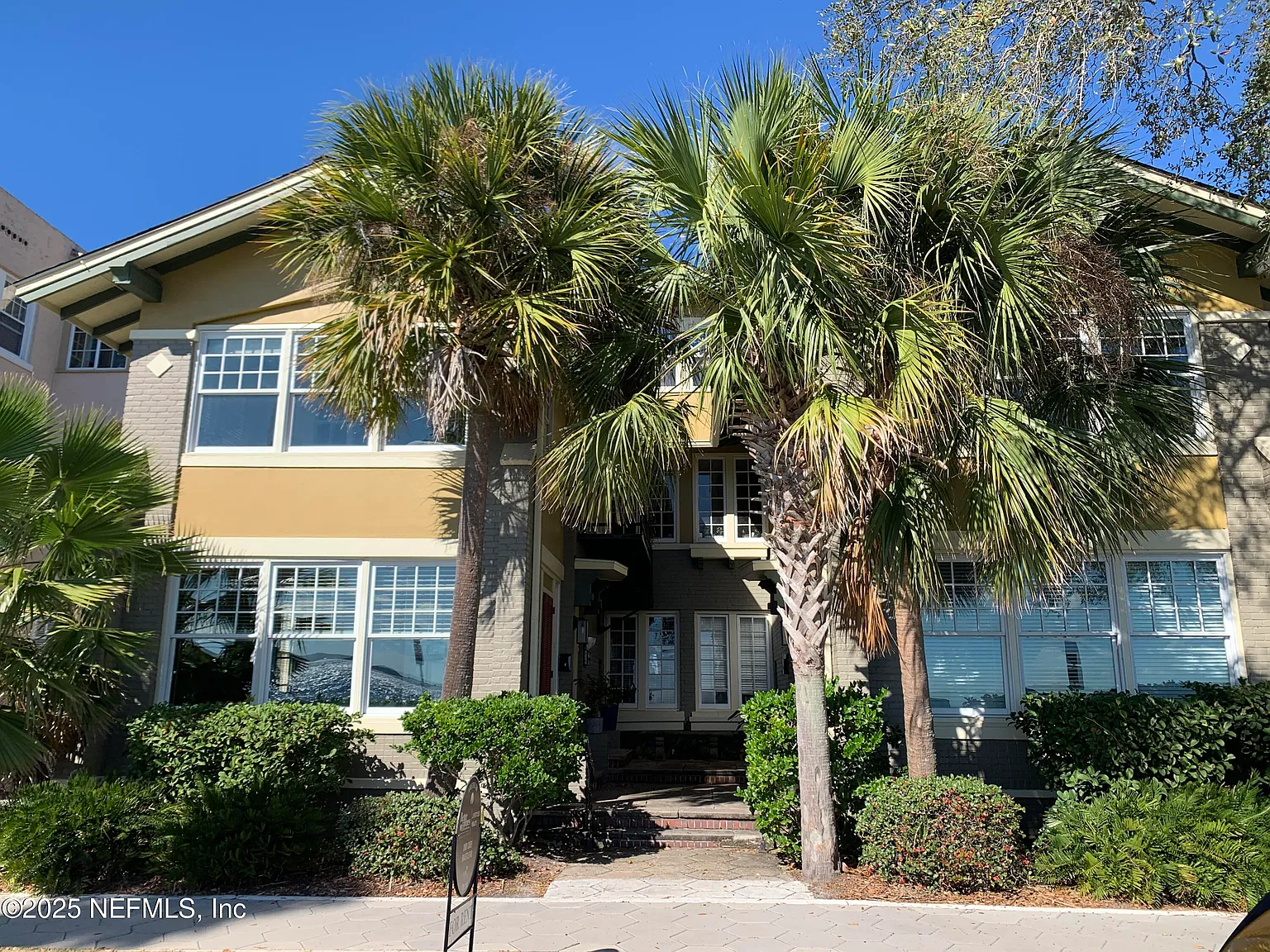2 bed, 1.5 bath, 1200 sqft, $2,100 — Photo 2