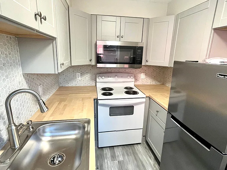 438 N Duke St #1A — Photo 6